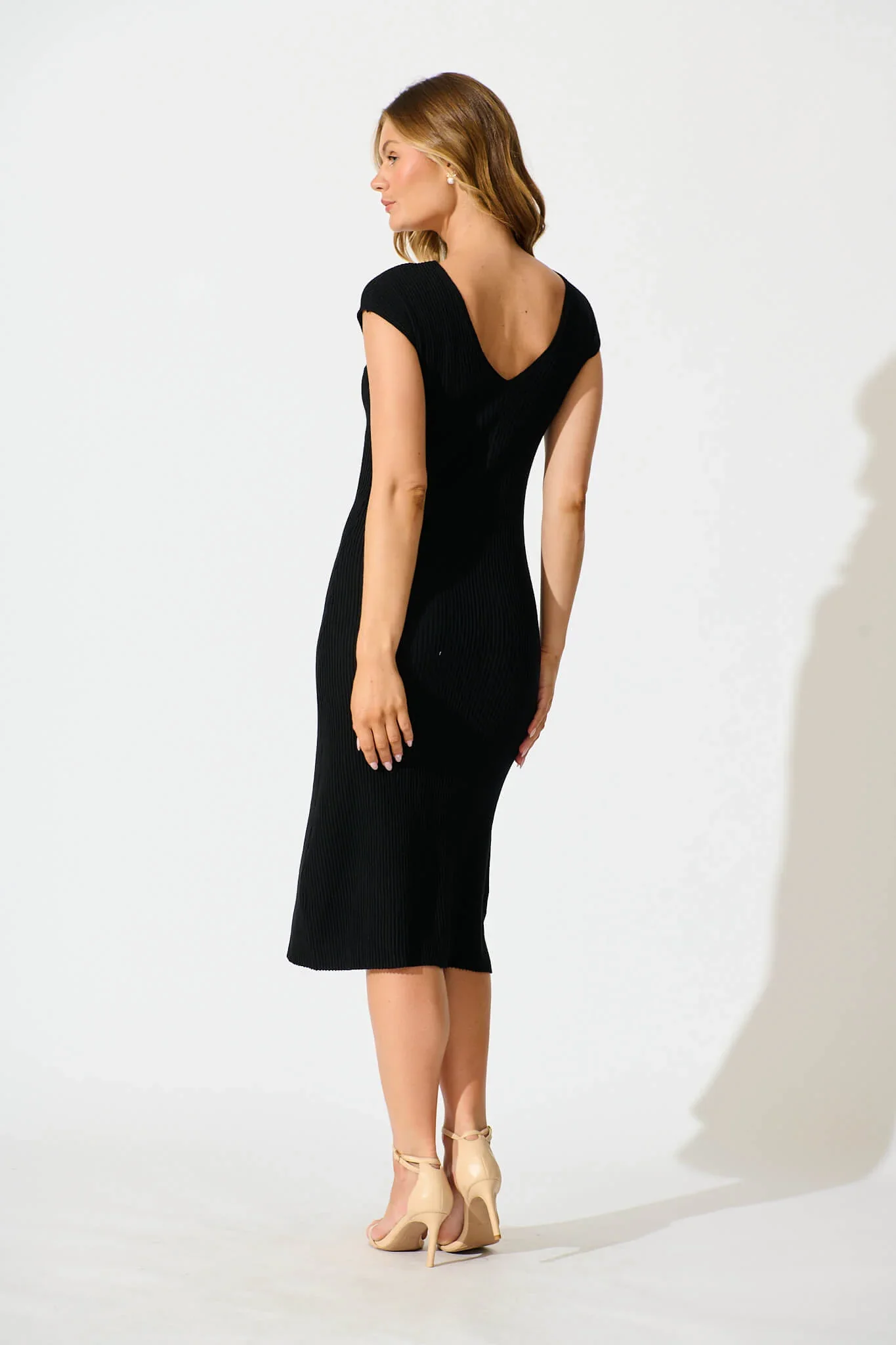 Evita Midi Knit Dress in Black – Bild 4